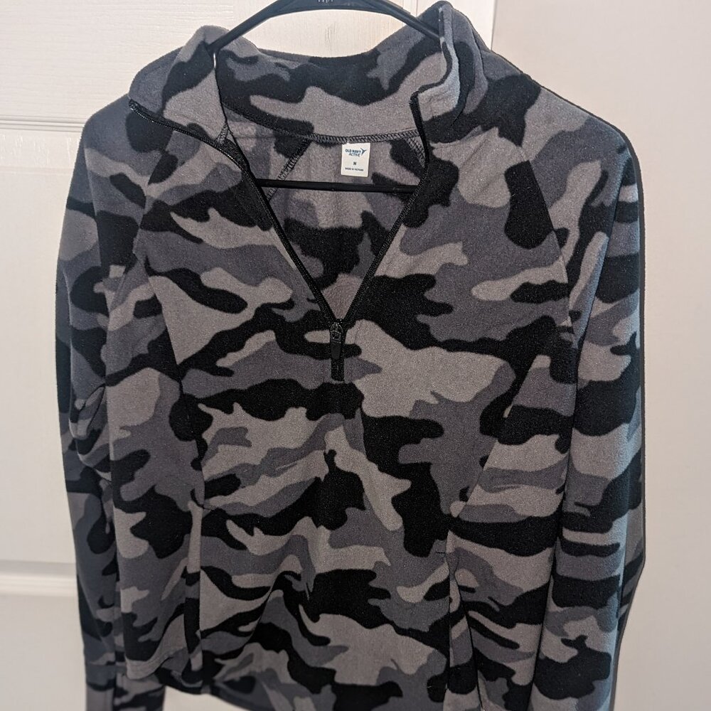 Ladies medium old navy grey and black camo fleece pullover